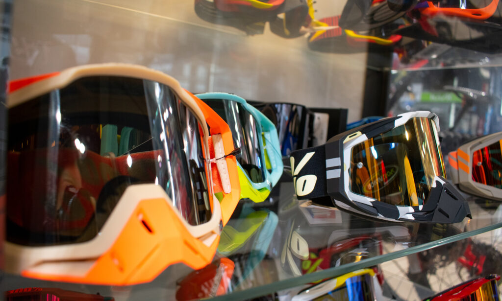 Las máscaras o gafas son necesarias en la ropa para moto off road