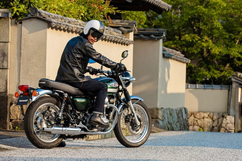Una moto clásica, la kawasaki w8000, entre las novedades 2020