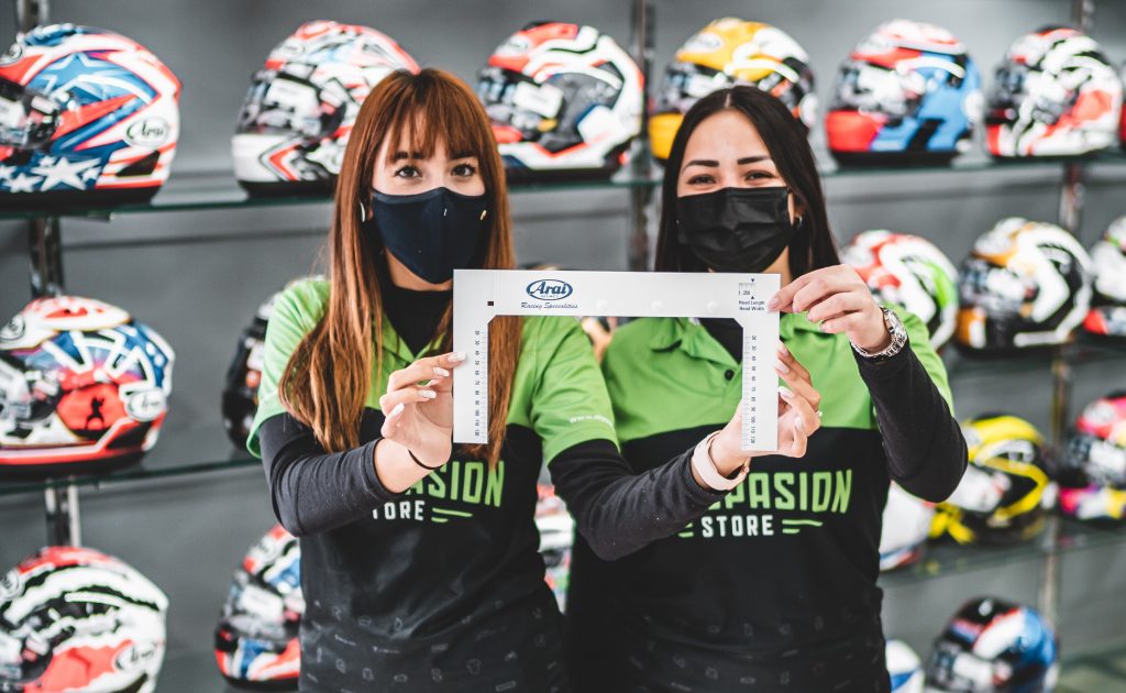 En Motopasión Store te ayudamos a conocer tu talla de cascos de moto perfecta