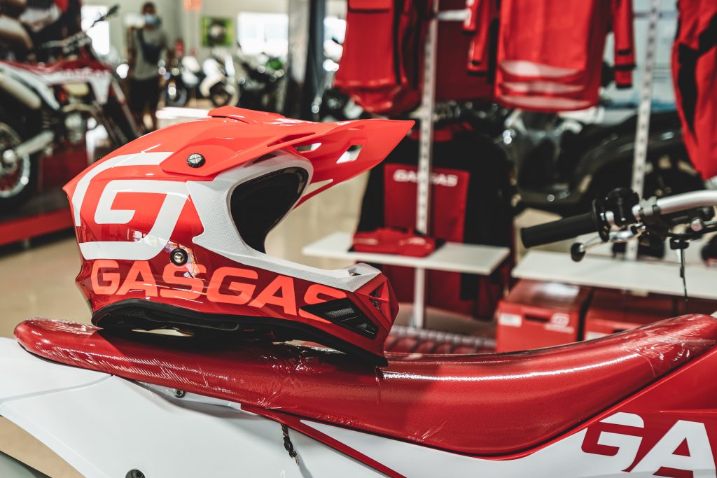 GasGas lanza los nuevos cascos de motocross para niños con la tecnología más avanzada