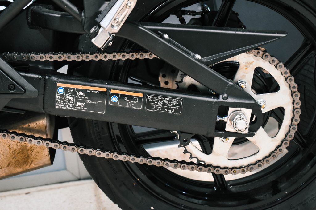 realimentación De trato fácil tráfico Cómo mantener la cadena de tu moto en óptimas condiciones? - Motopasión  Store