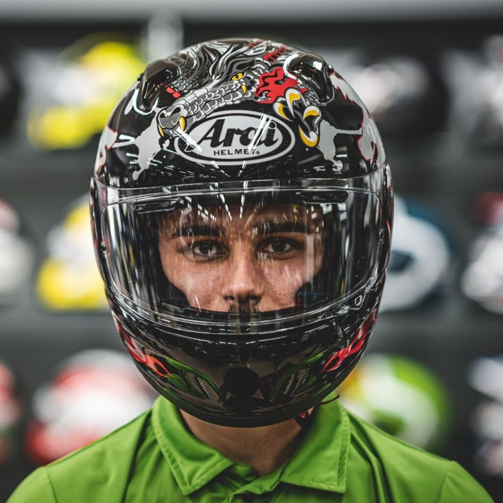 Estos son los mejores cascos ARAI para este año 2022 - Motopasión Store
