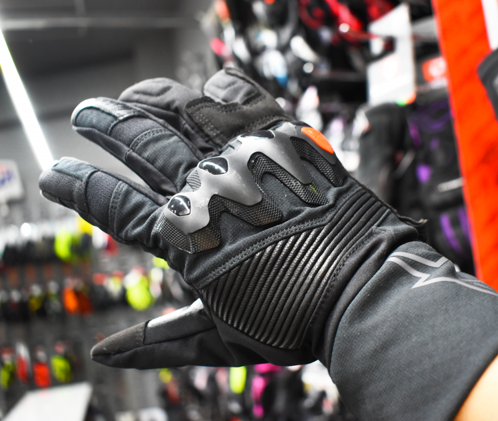 Cómo deben ser los guantes de moto de invierno? - Blog de motos y